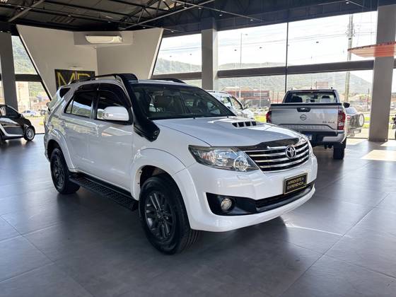TOYOTA HILUX SW4 3.0 SRV 4X4 16V TURBO INTERCOOLER DIESEL 4P AUTOMÁTICO